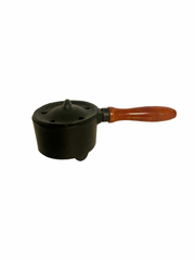 Cast iron pot w/handle